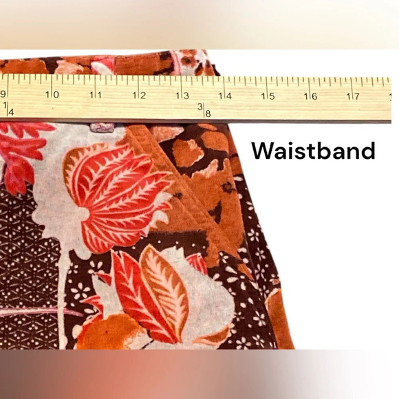 Beautiful oililly velvet pencil skirt with a floral print. Size 38 - Picture 7 of 7